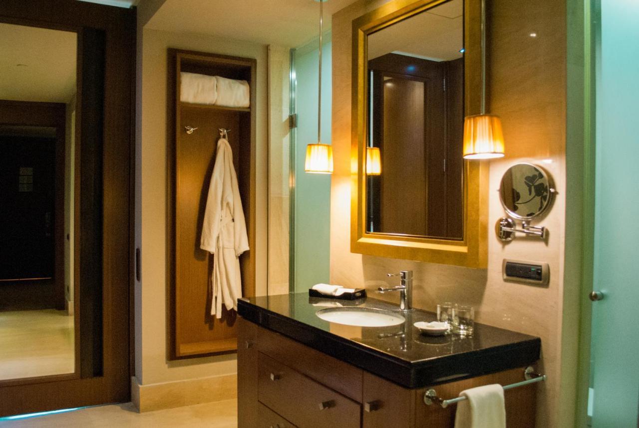 Hesperia Wtc Valencia Hotell Exteriör bild