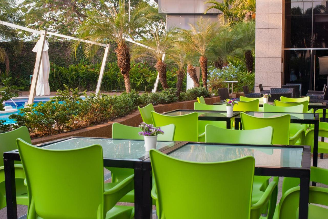 Hesperia Wtc Valencia Hotell Exteriör bild