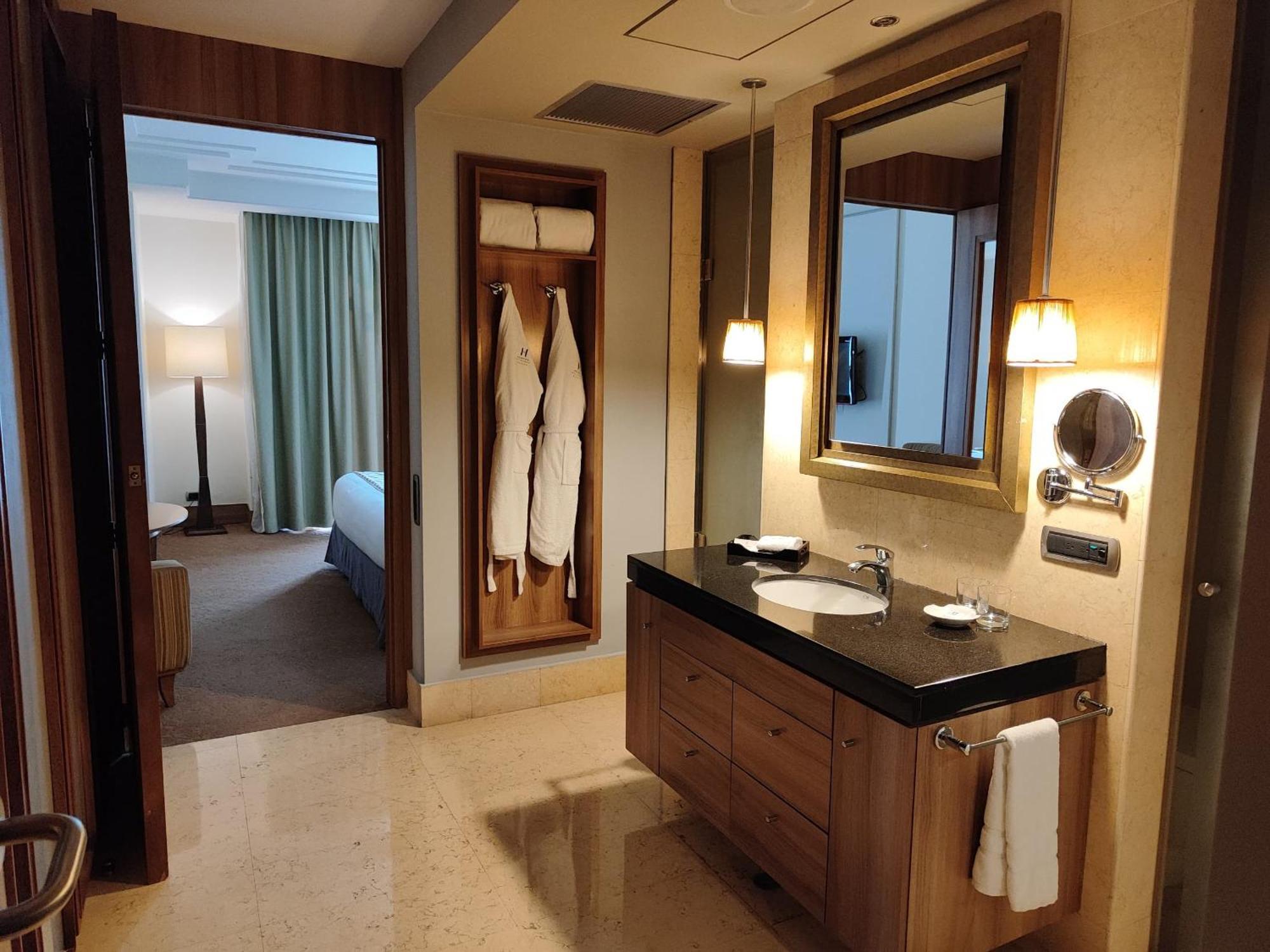 Hesperia Wtc Valencia Hotell Exteriör bild